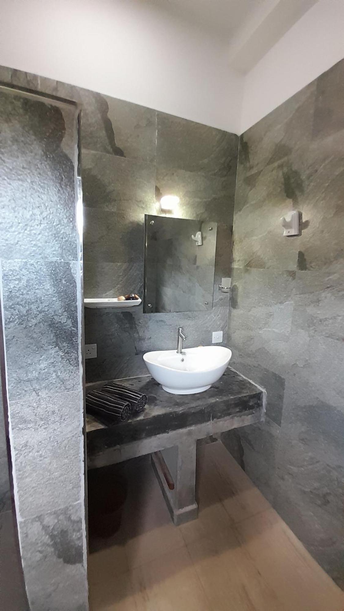 Bed and Breakfast Srimany Mirissa Exterior foto